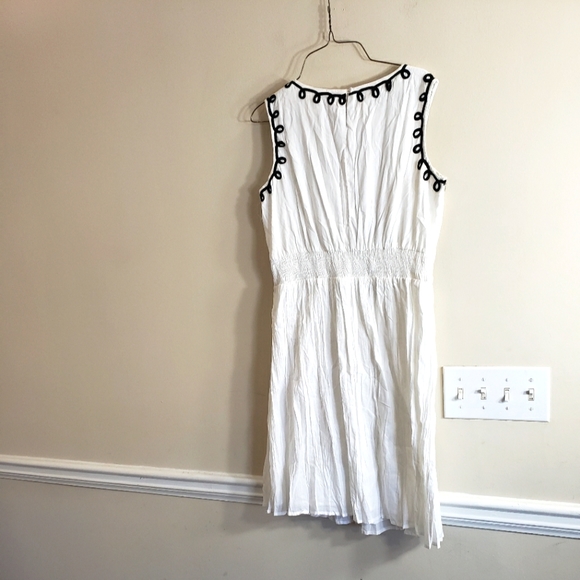 Studio West Apparel - Picture 7 of 16